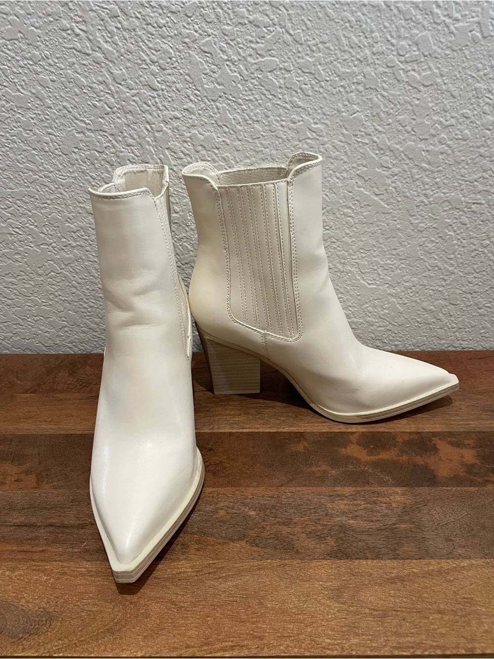 Altard State Ivory Pointed Toe Chelsea Ankle Boots | Size 7